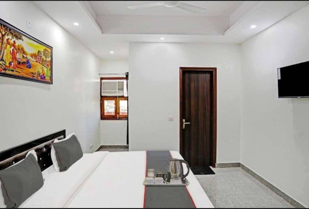 Hotel O K R Resdiancy Near Botanic Garden Of Indian Republic Noida Kültér fotó