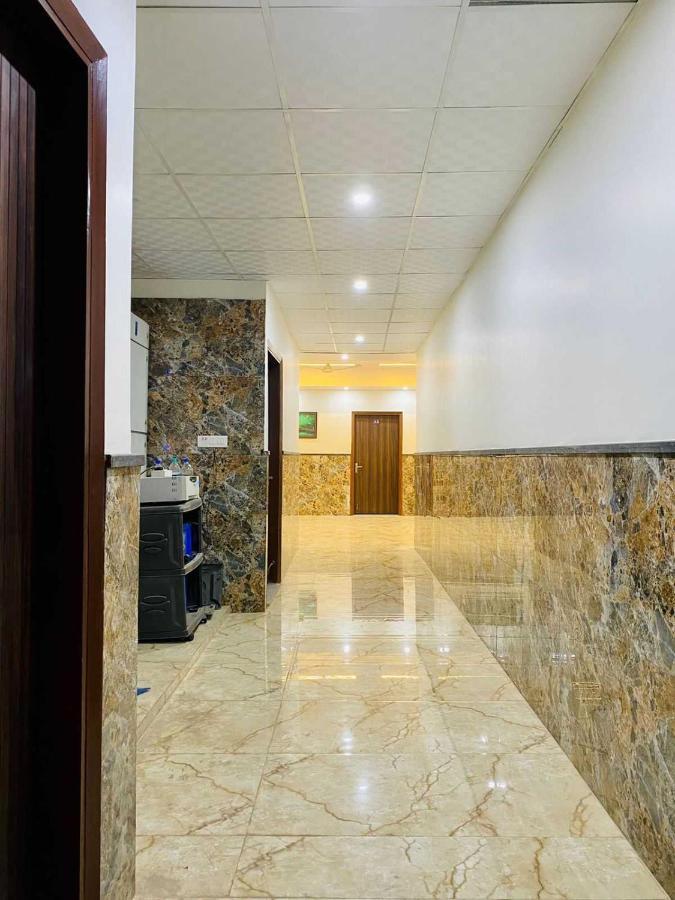 Hotel O K R Resdiancy Near Botanic Garden Of Indian Republic Noida Kültér fotó