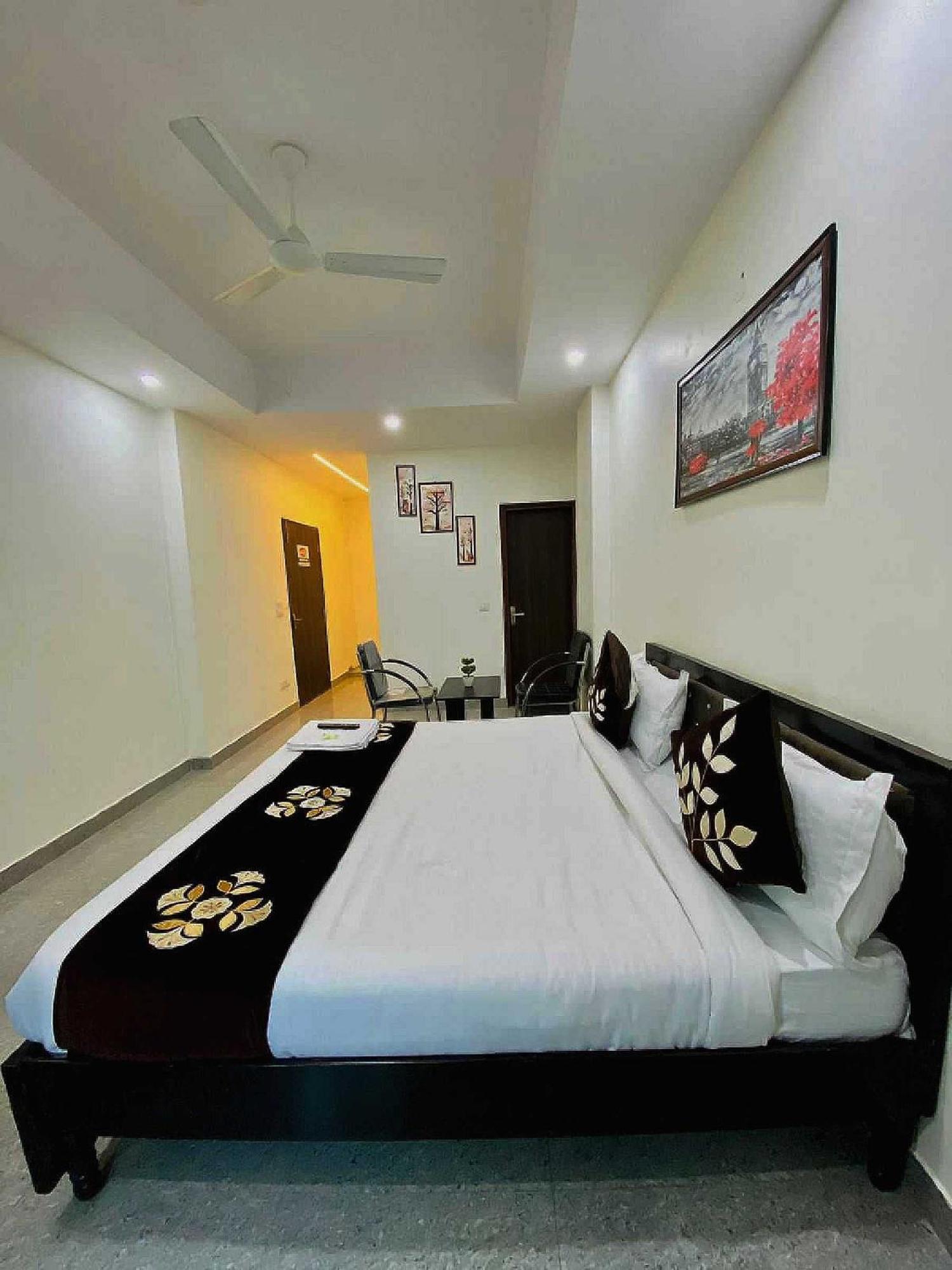 Hotel O K R Resdiancy Near Botanic Garden Of Indian Republic Noida Kültér fotó