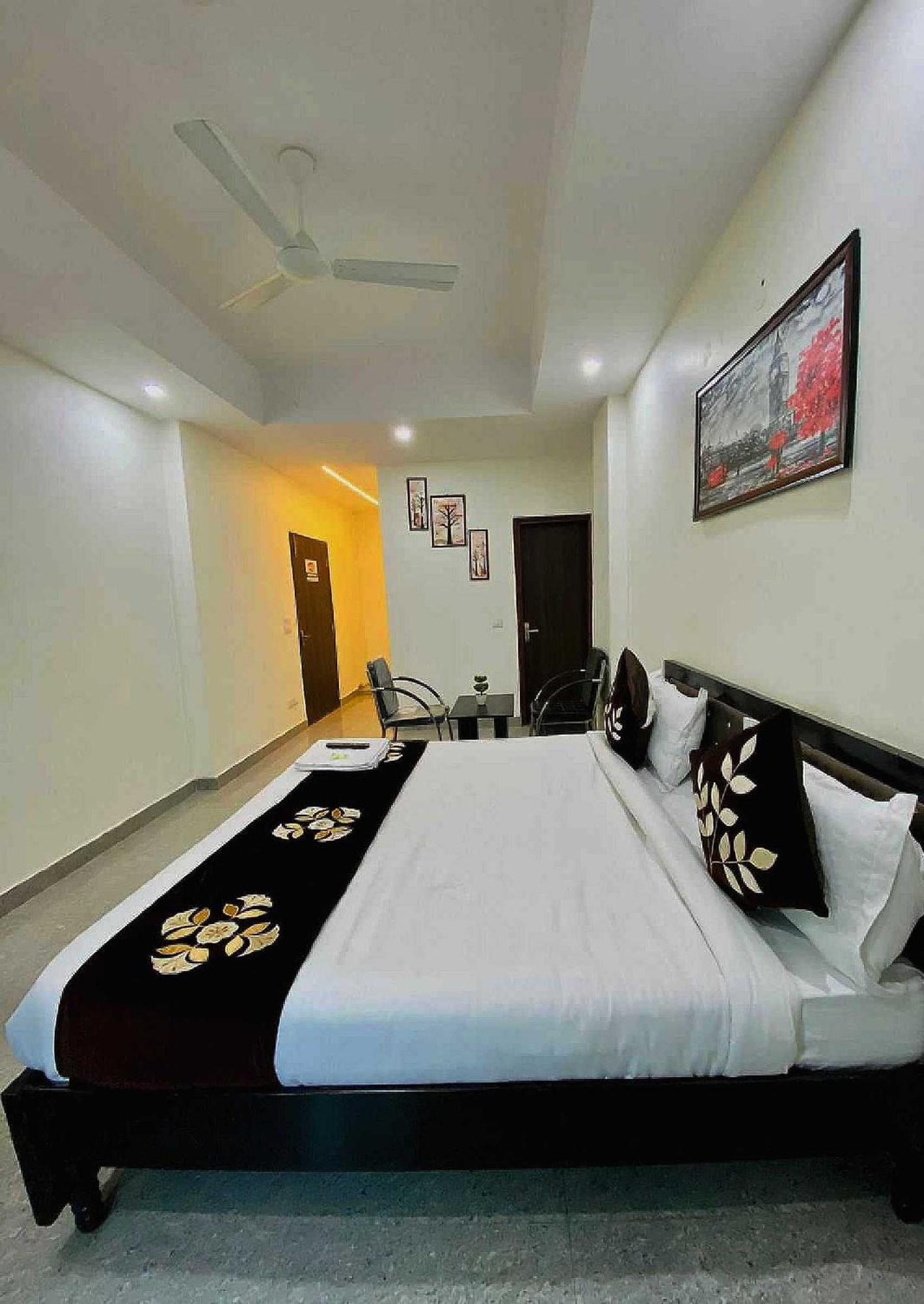 Hotel O K R Resdiancy Near Botanic Garden Of Indian Republic Noida Kültér fotó