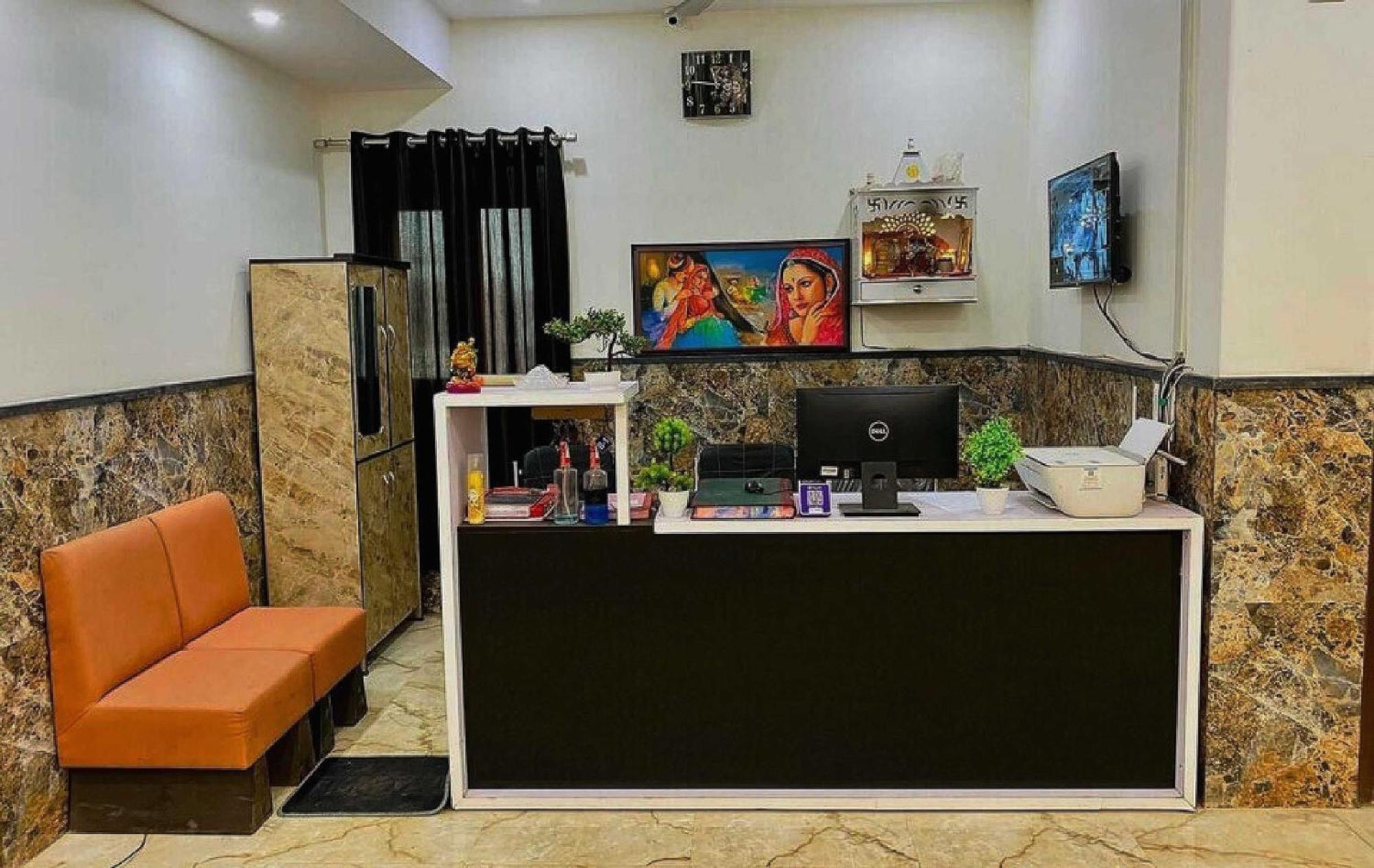 Hotel O K R Resdiancy Near Botanic Garden Of Indian Republic Noida Kültér fotó